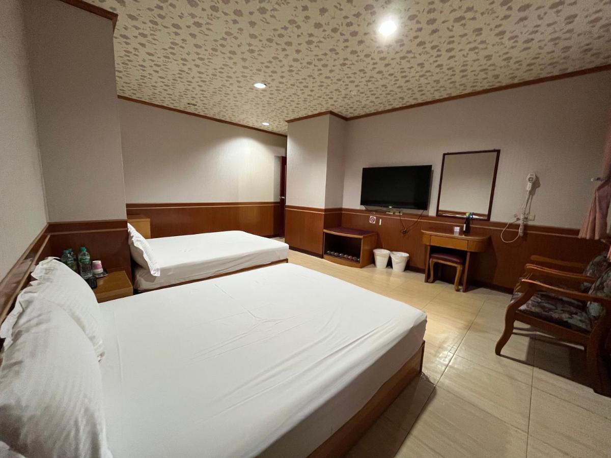 Jiaoxi Hot Spring Hotel Exterior photo